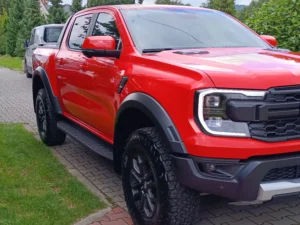Ford Raptor zabezpieczony folią PPF na błotnikach