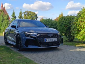 Audi RS3 po aplikacji folii PPF – sportowy przód auta zabezpieczony przed rysami i odpryskami.