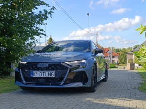 Audi RS3 z folią PPF – pełna ochrona lakieru i agresywny wygląd sportowego przodu.